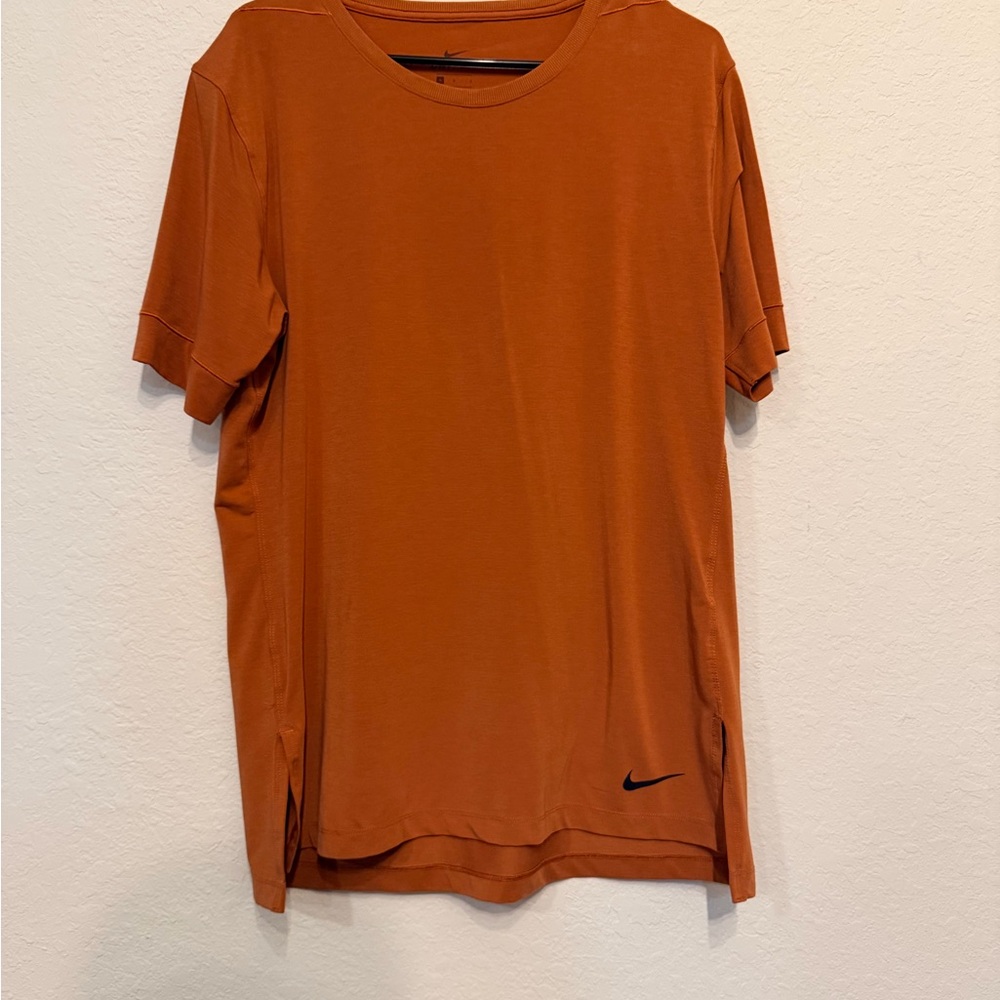 Nike Men’s Burnt Orange Short-Sleeve Performance Tee